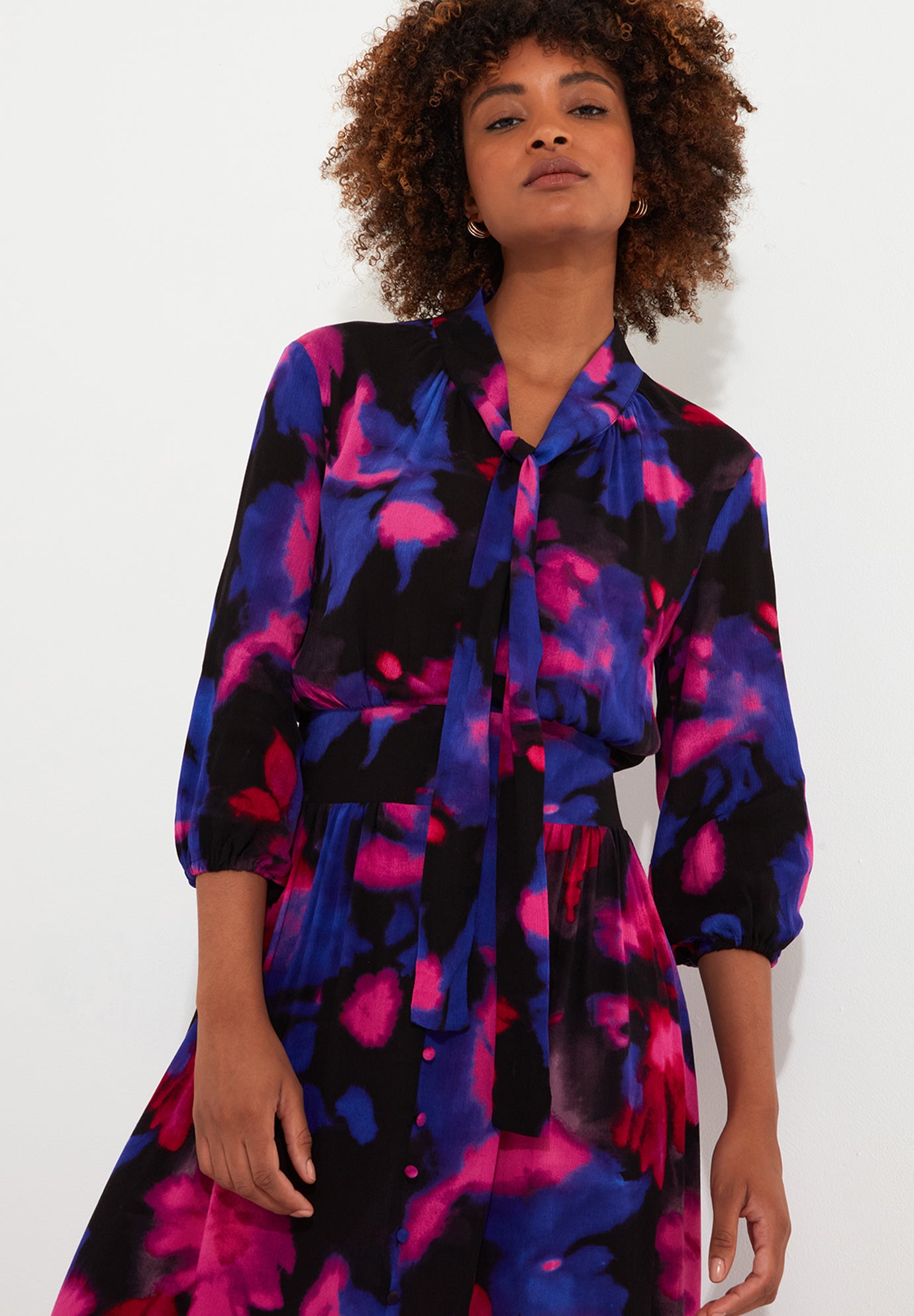 Tie Neck Printed Maxi Dress image number 4