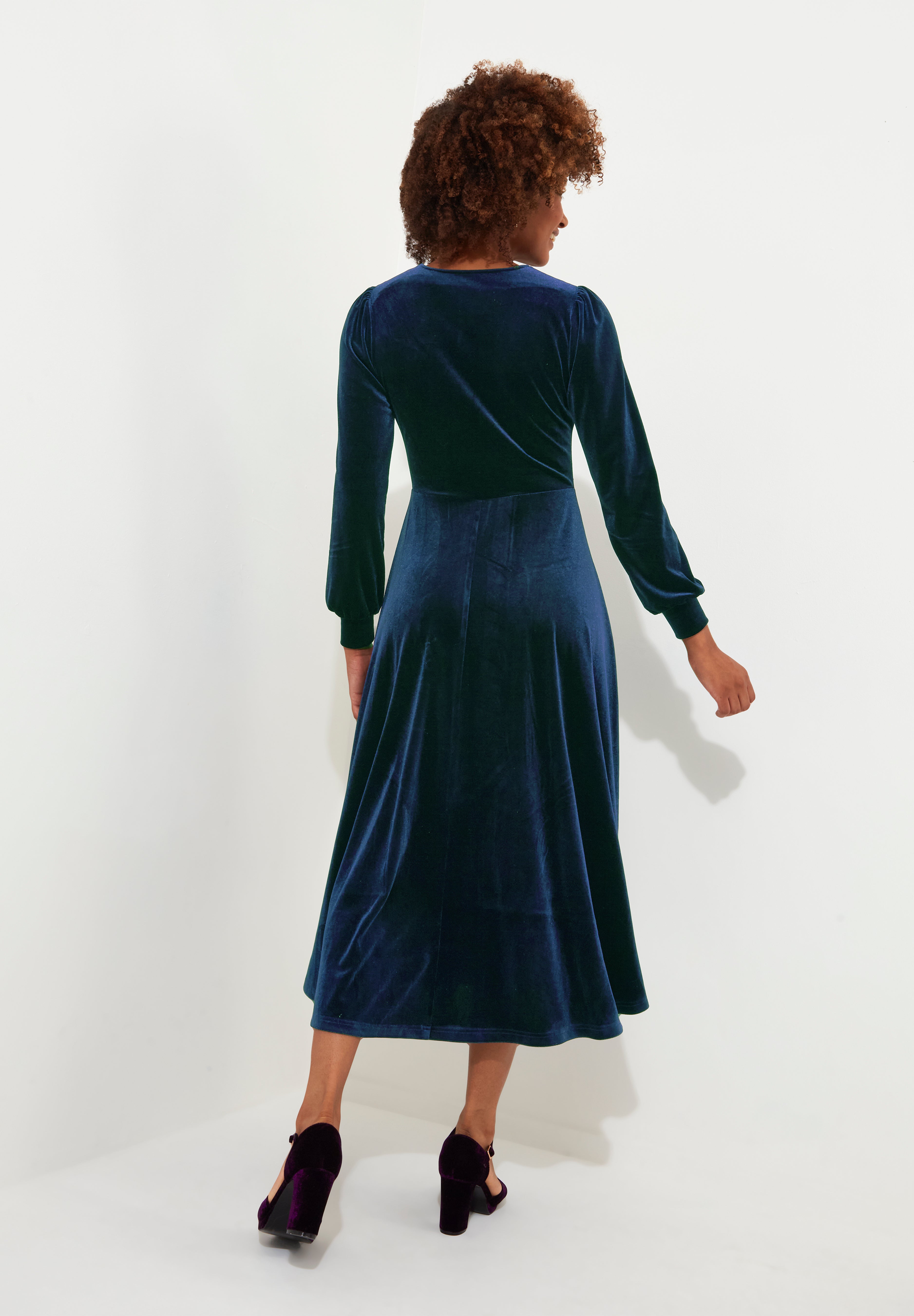 Crew Neck Velvet Midi Dress image number 2